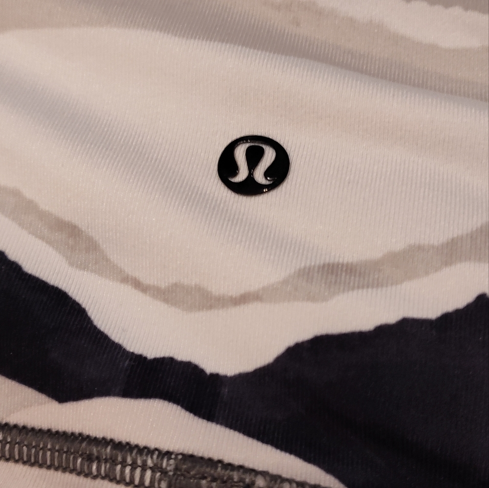 Lululemon Athletica Capri Leggings (NO SIZE TAG, SEE MEASUREMENTS) - Picture 11 of 12
